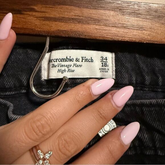 Abercrombie & Fitch High Rise Vintage Flare Jeans Black  Size 18 (34S) - Picture 3 of 3